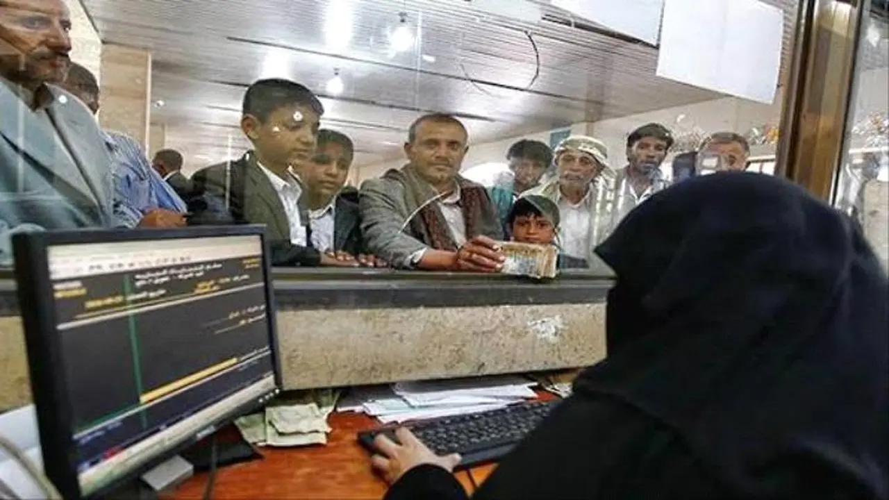 توقف شركات الصرافة عن عمليات شراء الريال السعودي والدولار في محافظتي مأرب وتعز